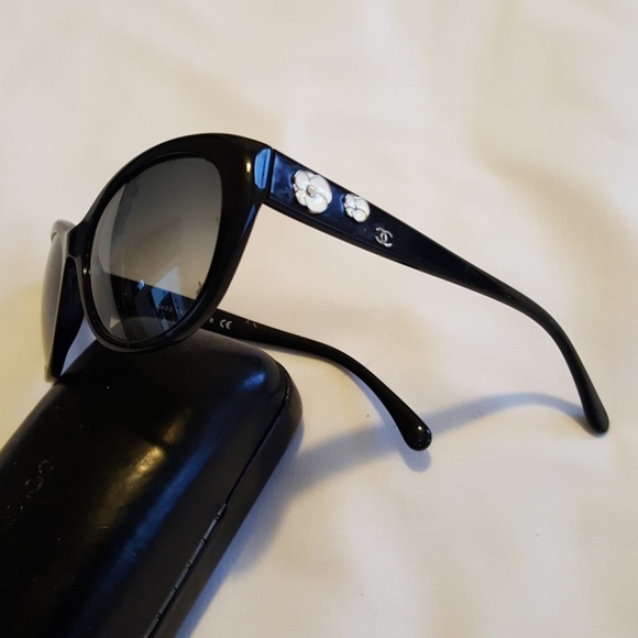CHANEL SUNGLASSES - Picture 3 of 6